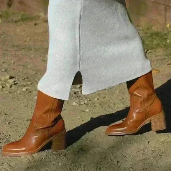 Dolce Vita Colete Bootie in Cognac
Leather Western-Inspired‎ Size 9.5 - Picture 3 of 8